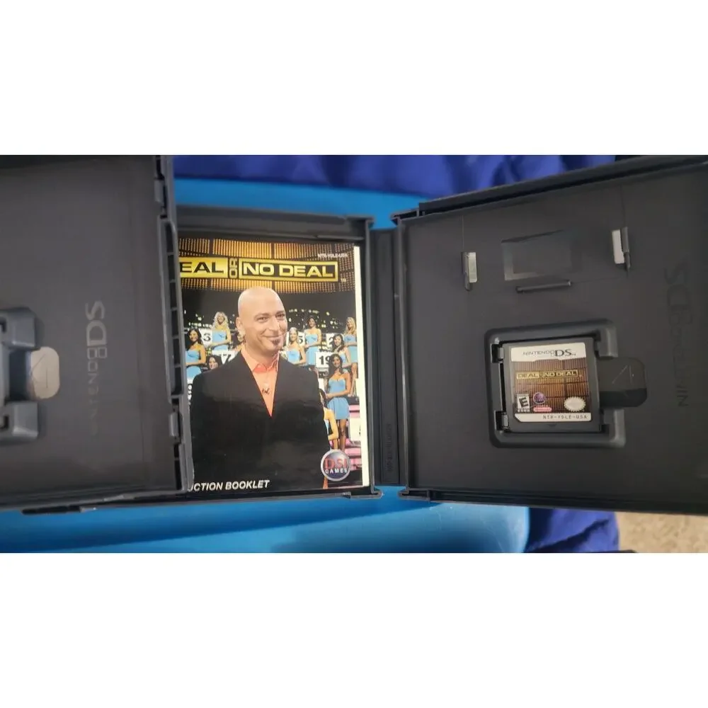 2DS Console with [8] 2DS games, Box, and Plastic Case, Everything Works